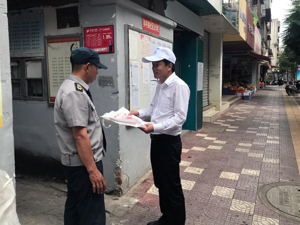 西南林业司法鉴定中心参加学雷锋广场志愿服