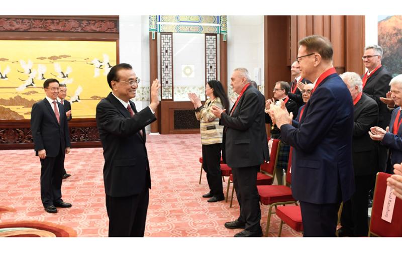 李克强会见2020和2021年度中国政府友谊奖获奖外国专家