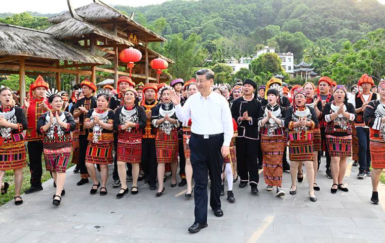 “探索试验蹚出来一条路子”——记习近平总书记赴海南考察调研