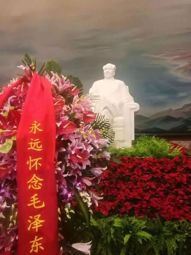 深切缅怀伟大领袖毛主席