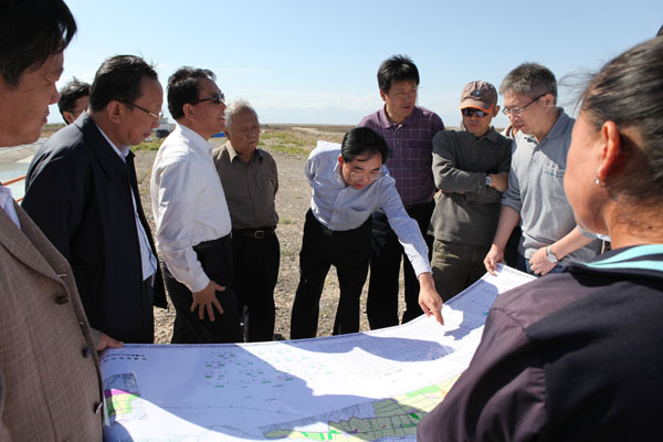张永利在新疆调研伊犁河谷土地开发整理项目