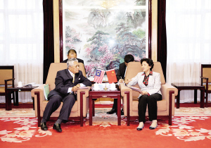 印红会见马来西亚自然资源与环境部秘书长