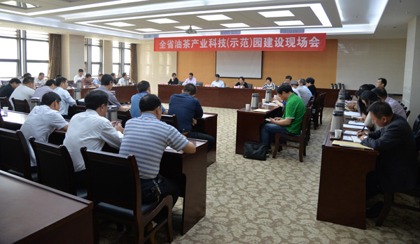 江西省油茶产业科技(示范)园建设现场会在南昌