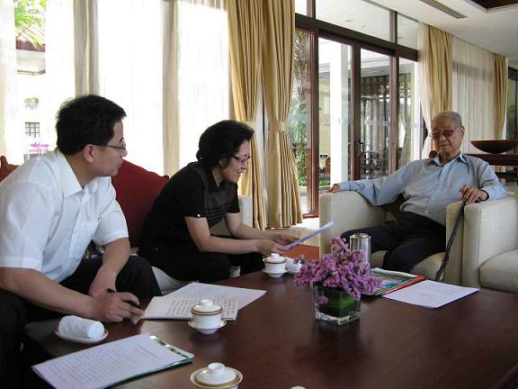 原中共中央政治局常委宋平<em>同志</em>听取三北工程汇