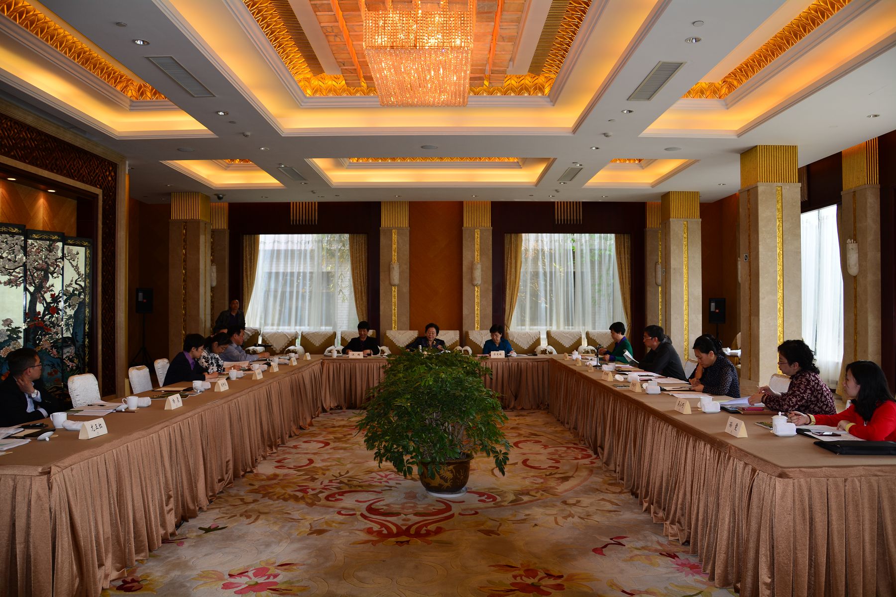 《中国园林文化》专著大纲认证会在扬州召开
