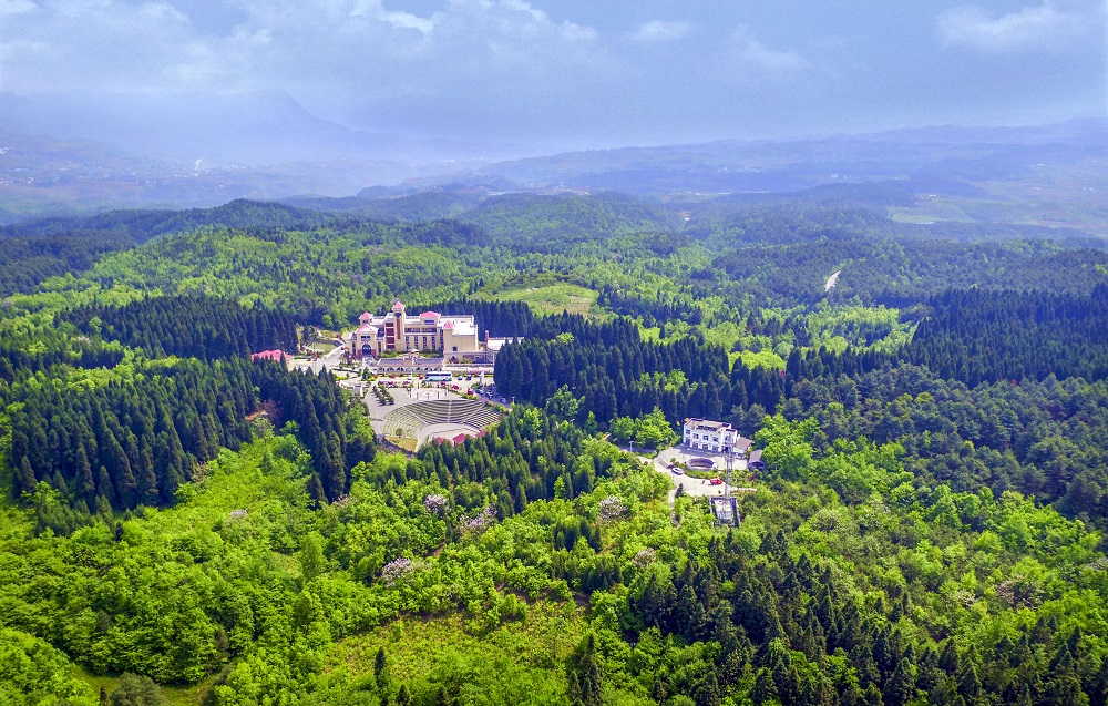 威宁草海,地质博物馆——乌江百里画廊,避暑养生地——赫章韭菜坪