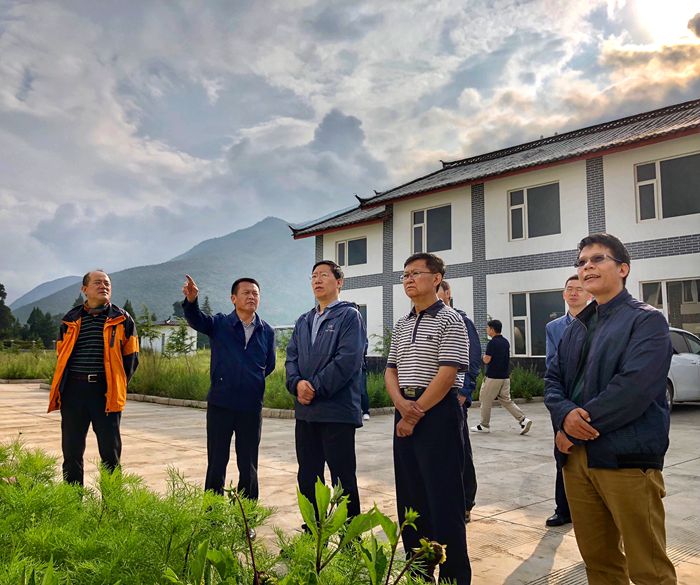 李春良到南航总站丽江站白沙直升机场视察航空护林工作